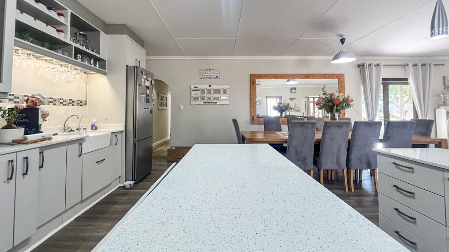 To Let 4 Bedroom Property for Rent in Country Club Western Cape